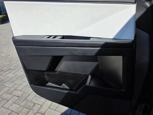 Used 2024 Tesla Cybertruck AWD Crew Cab image 27