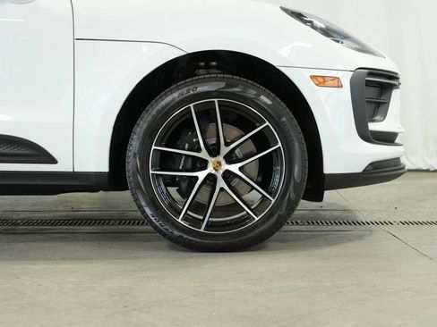 Certified 2025 Porsche Macan AWD/4WD image 41