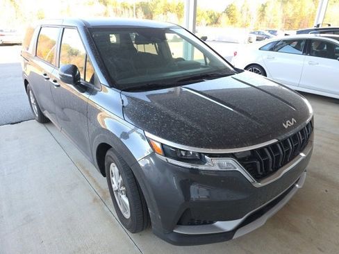 Certified 2024 Kia Carnival LX image 1