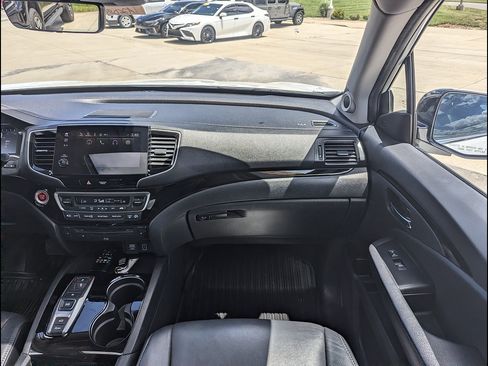 Used 2022 Honda Pilot Touring image 4