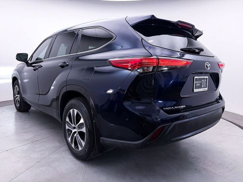 Used 2023 Toyota Highlander XLE FWD image 8