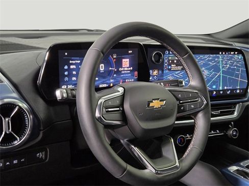 Used 2025 Chevrolet Equinox EV LT w/ Convenience Package image 11