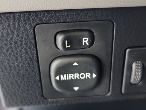 Used 2014 Toyota RAV4 LE FWD image 25