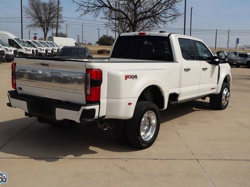 Certified 2024 Ford F450 Platinum w/ FX4 Off-Road Package image 4