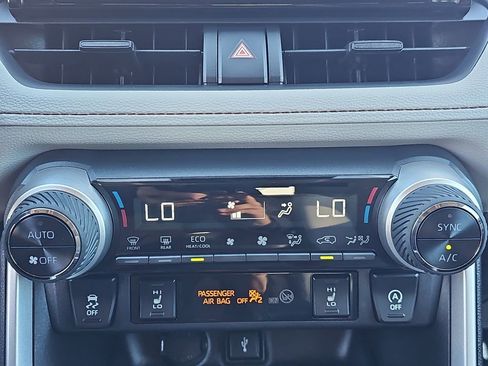 Used 2021 Toyota RAV4 XLE image 21