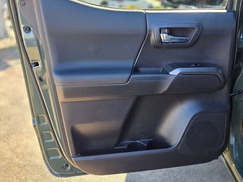 Used 2022 Toyota Tacoma TRD Off-Road image 20