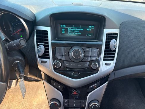 Used 2011 Chevrolet Cruze LT FWD image 15