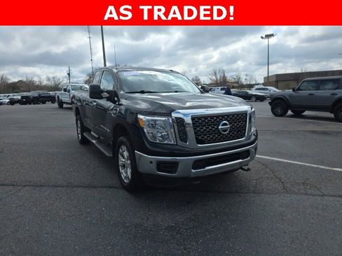 Used 2018 Nissan Titan SV w/ SV Convenience Package image 1