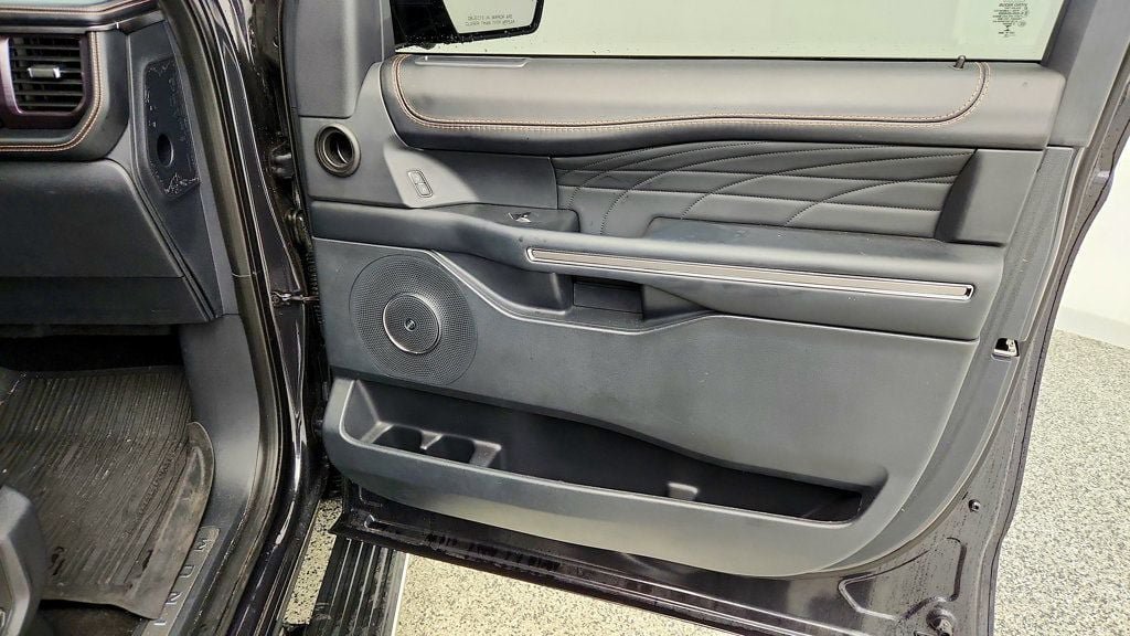 Used 2022 Ford Expedition Platinum AWD/4WD image 25