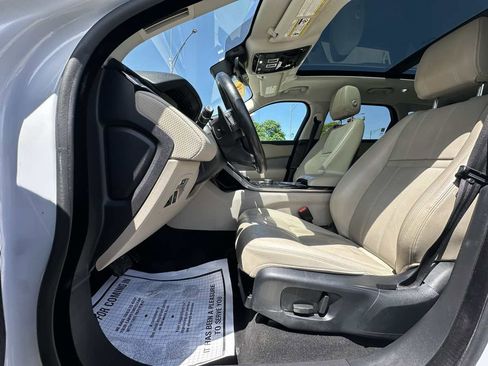 Used 2018 Land Rover Range Rover Velar S AWD/4WD image 11