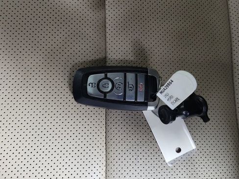 Used 2021 Ford Escape Titanium w/ Titanium Elite Package AWD/4WD image 28
