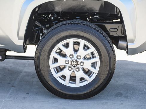 Used 2024 Toyota Tacoma SR5 AWD/4WD image 11