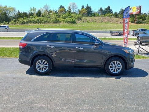 Used 2018 Kia Sorento LX image 6