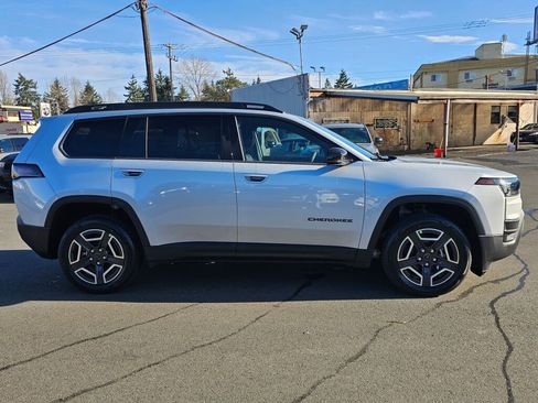 New 2026 Jeep Cherokee Laredo image 9