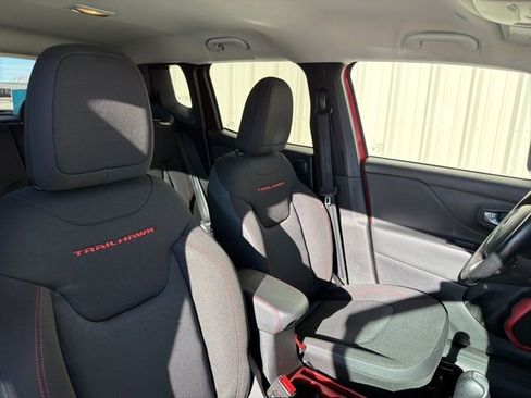 Used 2018 Jeep Renegade Trailhawk w/ Cold Weather Group II image 8