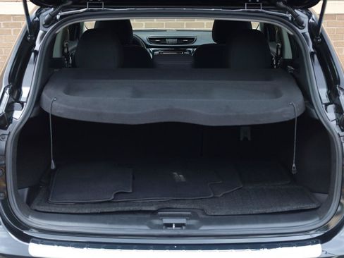Used 2019 Nissan Rogue Sport SV w/ Technology Package FWD image 12