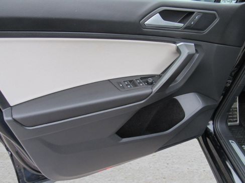 Used 2021 Volkswagen Tiguan SE R-Line image 32