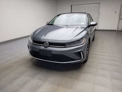 Used 2025 Volkswagen Jetta SE FWD image 15