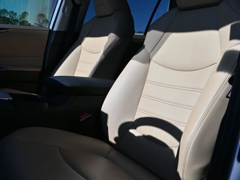 Used 2024 Toyota RAV4 XLE Premium image 18