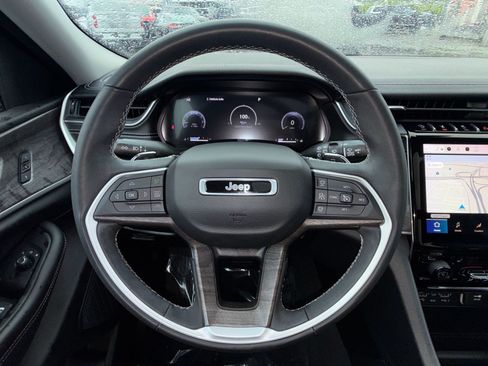 Used 2023 Jeep Grand Cherokee L Limited AWD/4WD image 16