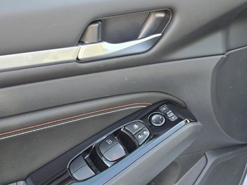 Used 2023 Nissan Altima 2.5 SR w/ SR Premium Package image 36