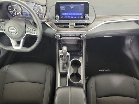 Used 2024 Nissan Altima 2.5 SV image 13