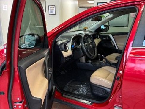 Used 2015 Toyota RAV4 Limited w/ Technology Package image 18