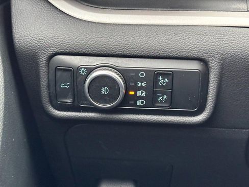Used 2023 Ford Explorer XLT w/ Equipment Group 202A AWD/4WD image 19