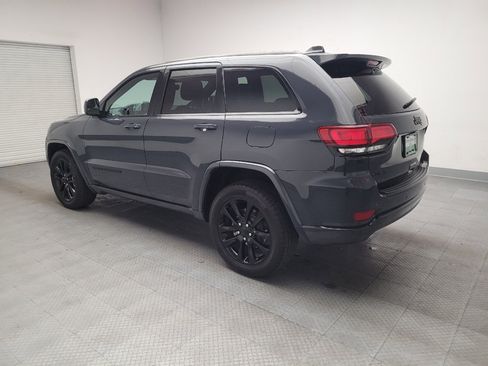 Used 2018 Jeep Grand Cherokee Altitude AWD/4WD image 3