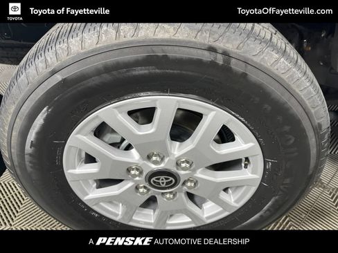 Certified 2024 Toyota Tacoma SR5 AWD/4WD image 13
