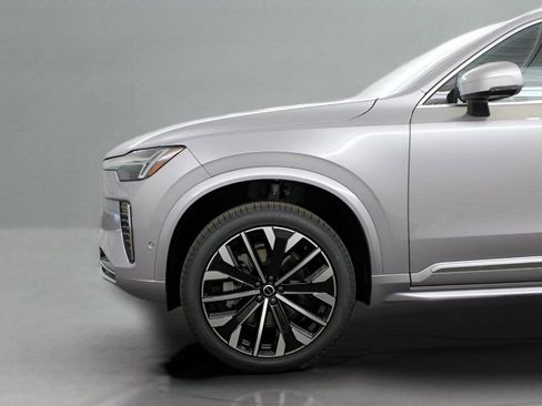 New 2026 Volvo XC90 B5 Plus w/ Protection Package Premier AWD/4WD image 32