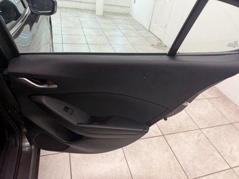 Used 2016 MAZDA MAZDA3 i Touring w/ Popular Equipment Package FWD image 18