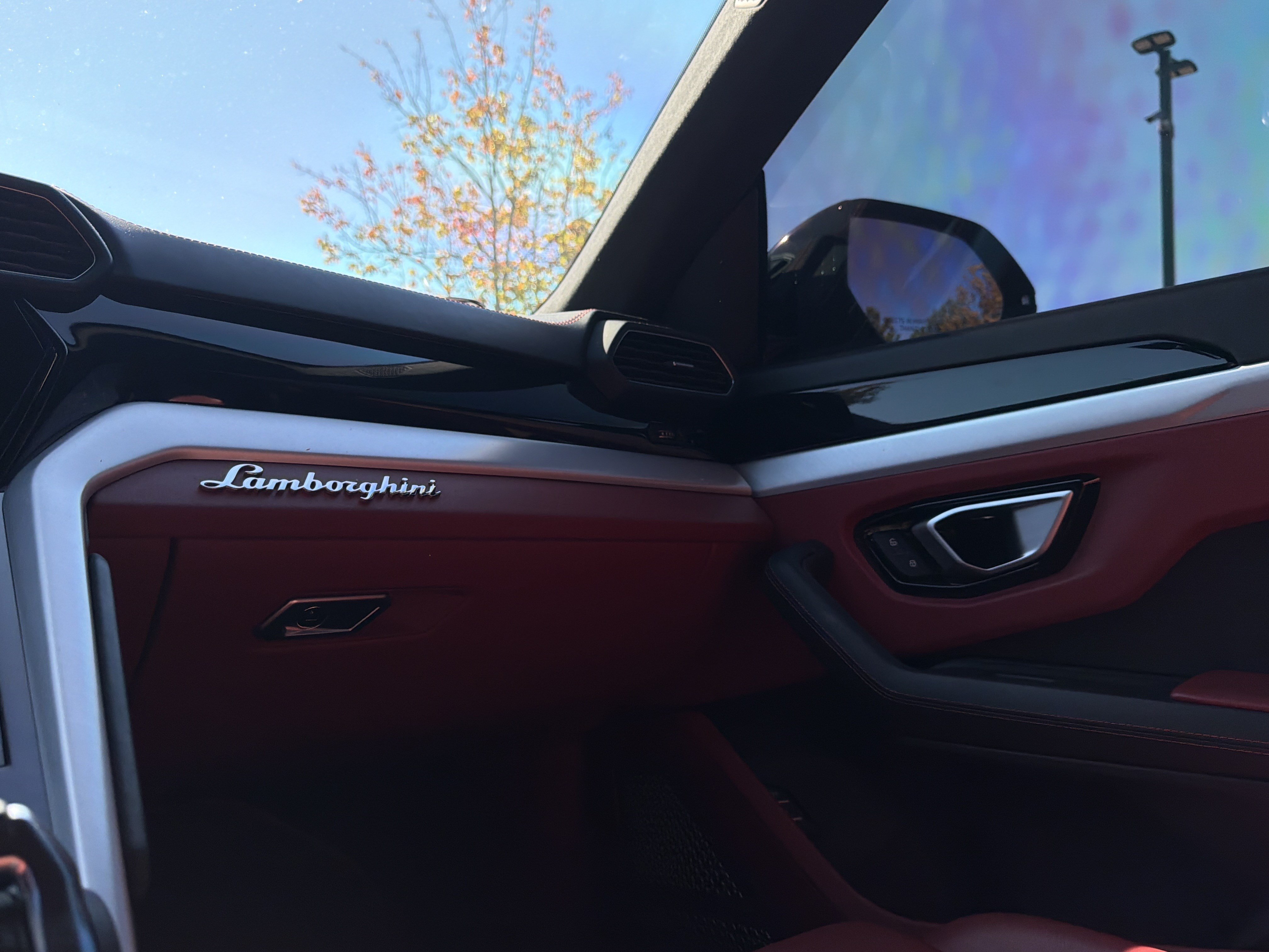 Used 2020 Lamborghini Urus AWD/4WD image 23