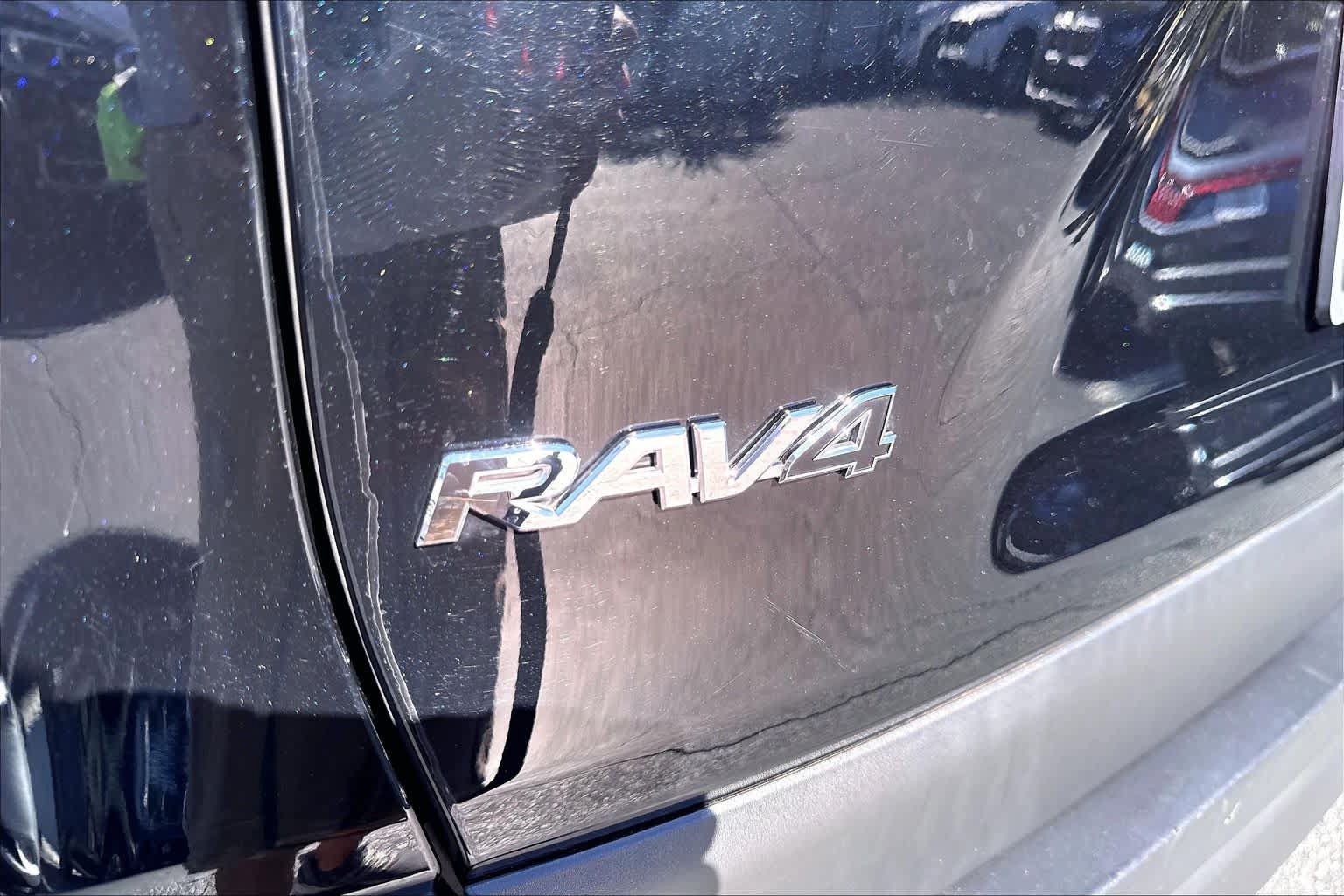 Used 2019 Toyota RAV4 XLE Premium w/ Cold Weather Package AWD/4WD image 31