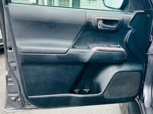 Used 2017 Toyota Tacoma TRD Sport image 20