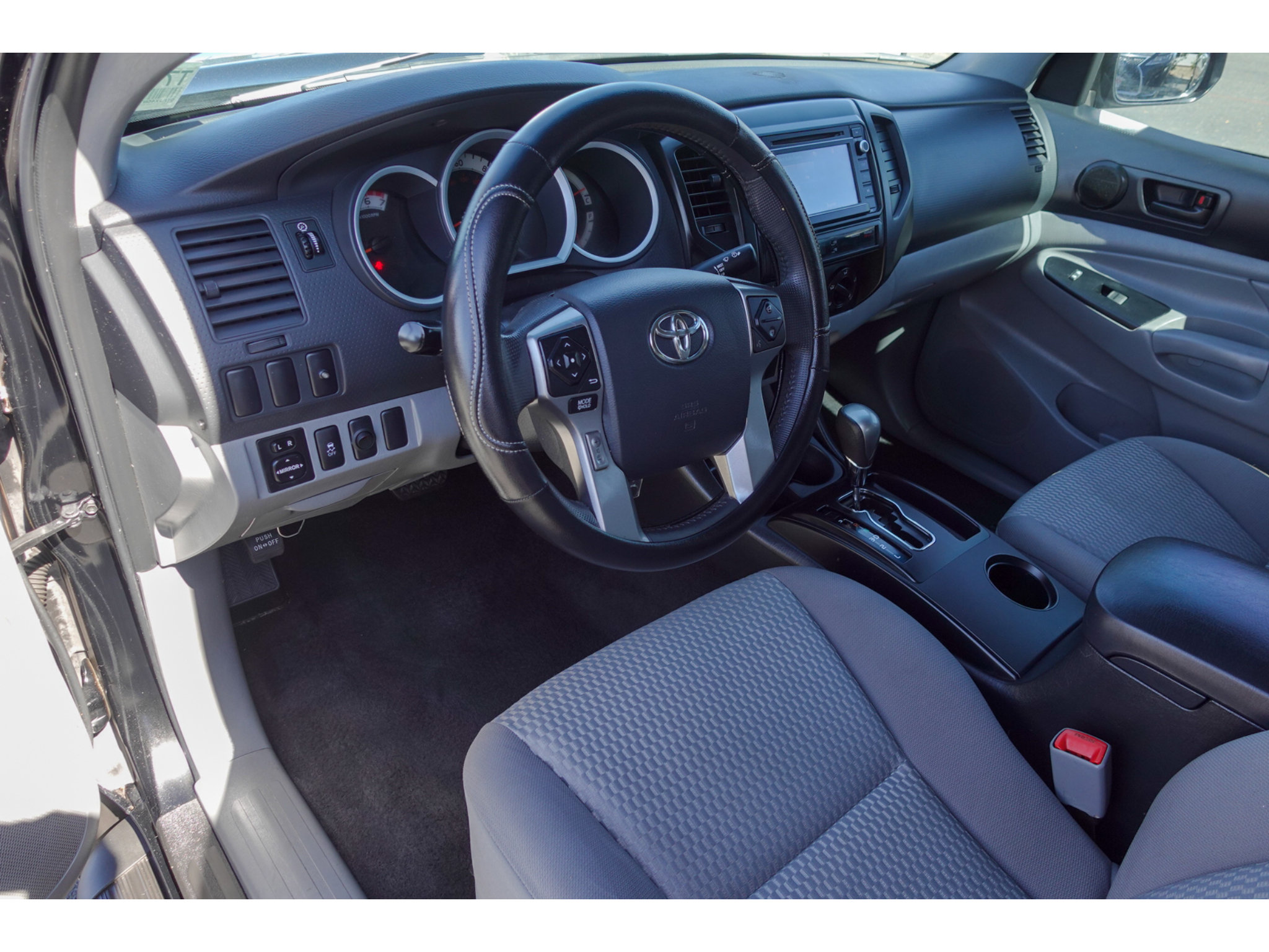 Used 2014 Toyota Tacoma PreRunner w/ Convenience Package RWD image 10