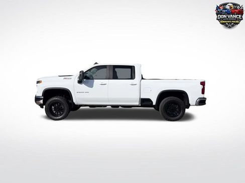 Used 2024 Chevrolet Silverado 2500 LT AWD/4WD image 2