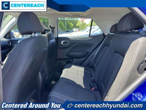 Used 2023 Hyundai Venue SEL FWD image 9