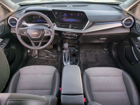 Used 2024 Chevrolet Trax LT image 10