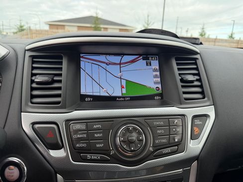 Used 2018 Nissan Pathfinder SL AWD/4WD image 26