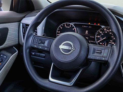 Used 2023 Nissan Rogue SV AWD/4WD image 10