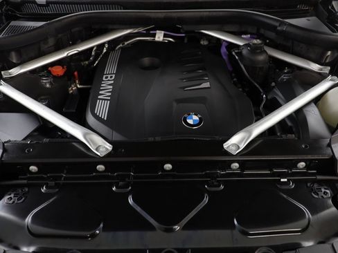 Certified 2024 BMW X7 xDrive40i w/ M Sport Package image 24