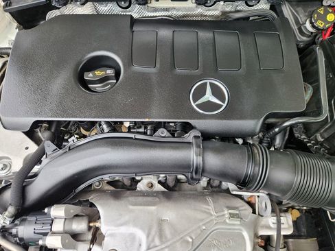 Used 2021 Mercedes-Benz GLB 250 image 32