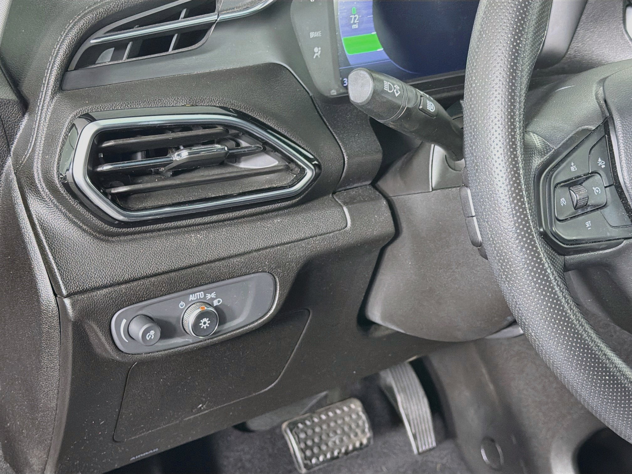 Used 2023 Chevrolet Bolt LT FWD image 16