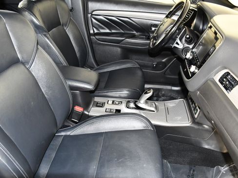 Used 2020 Mitsubishi Outlander SEL image 42