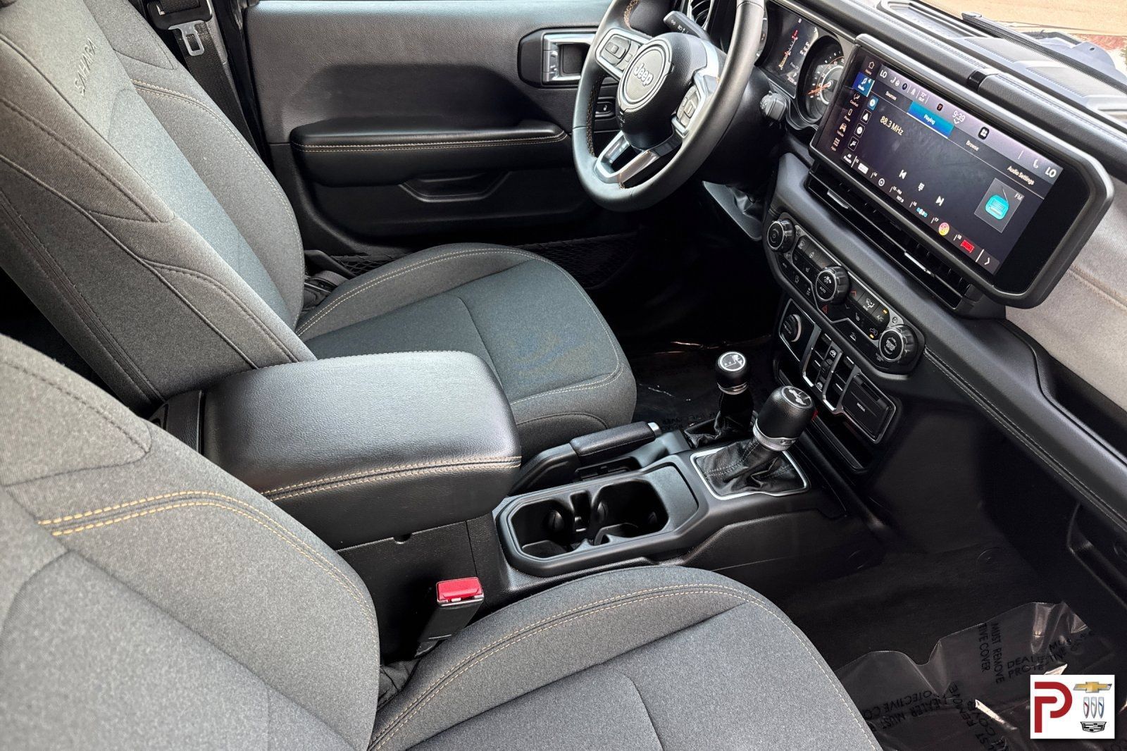 Used 2024 Jeep Wrangler Unlimited Sahara AWD/4WD image 18