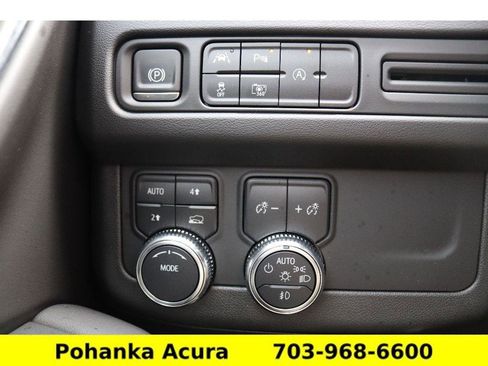 Used 2024 GMC Yukon SLT w/ SLT Premium Package image 17