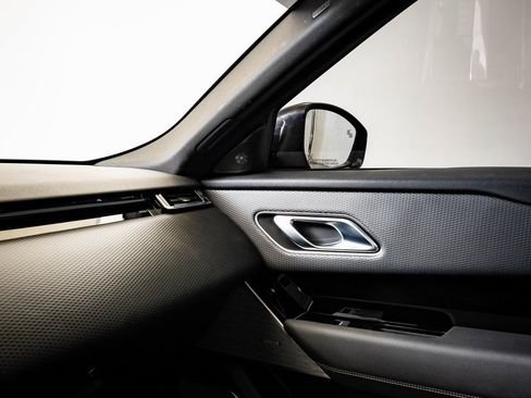 Used 2022 Land Rover Range Rover Velar R-Dynamic S image 32