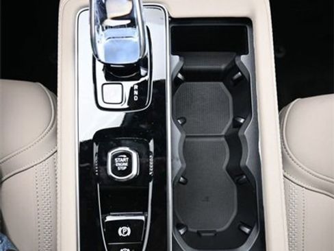 New 2026 Volvo XC90 B6 Plus w/ Protection Package Premier image 11