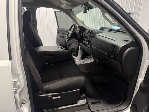 Used 2011 Chevrolet Silverado 2500 LT AWD/4WD image 11